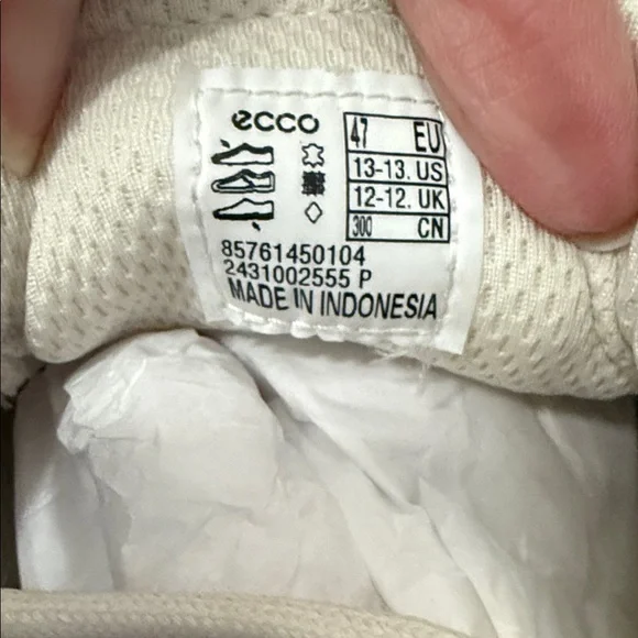 Ecco Leather Soft Classic White and Tan Sneakers - Picture 5 of 9